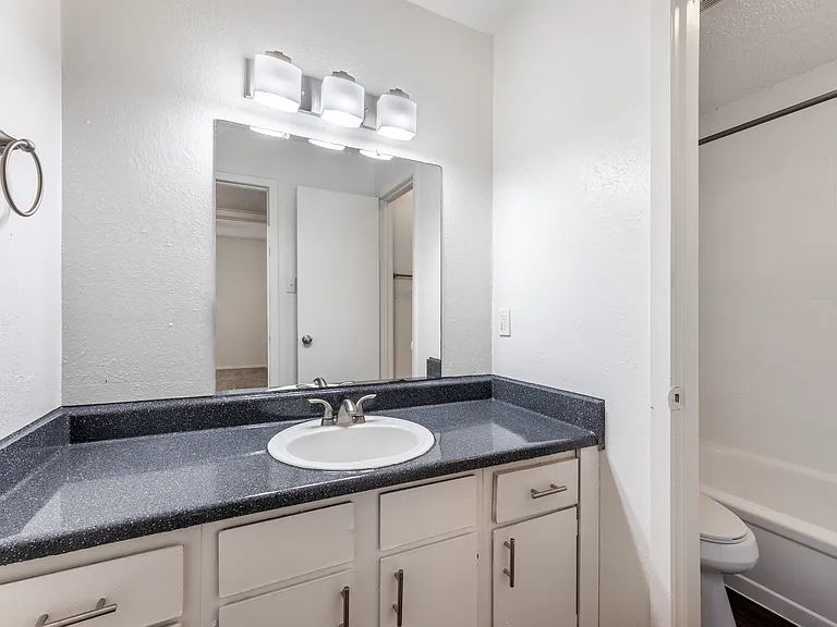 Villa del Sol Apartments — Photo 12