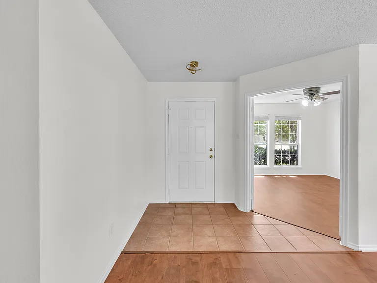 13221 Elmhurst Dr — Photo 6