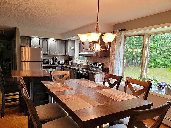 KITCHEN W/NEW APPLIANCES 