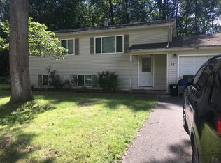 15 Oak Grove Rd, Springfield, MI 49037