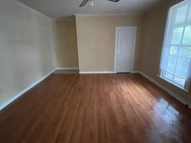220 E Main St #C — Photo 8
