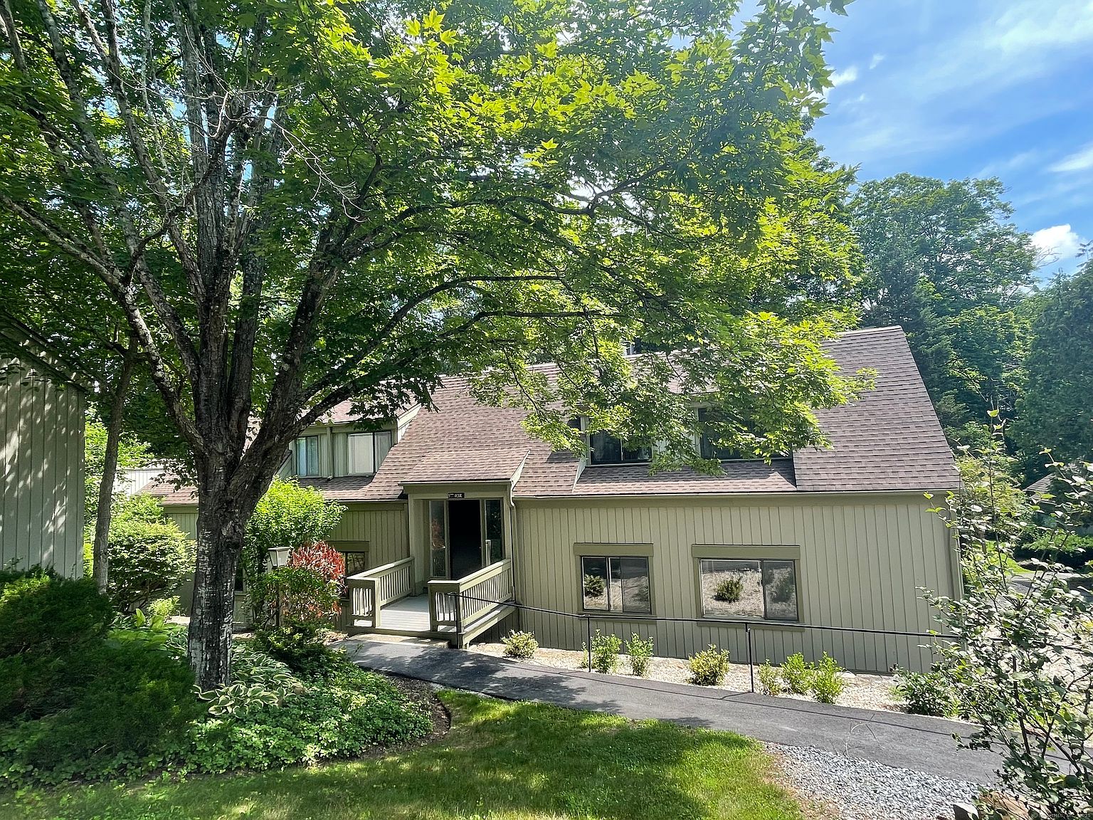 277 Heritage Village #C