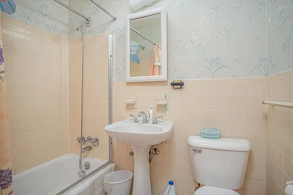 Sold by Azbel Real Estate, Inc. | media 9