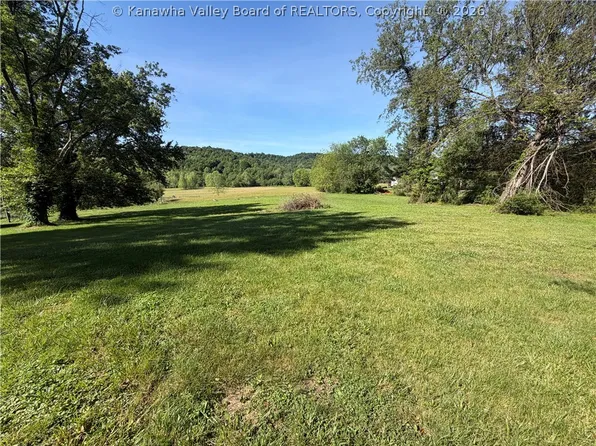 11781 Liverpool Rd, Sandyville, WV 25275