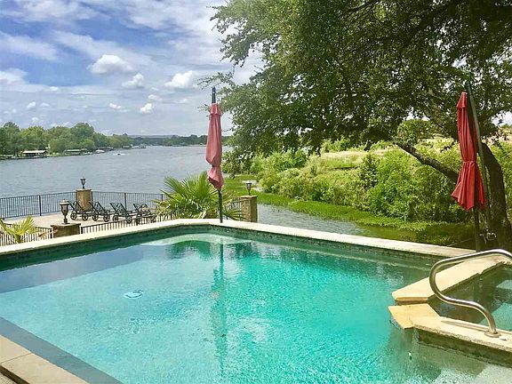 3rd image of 101 River Park Dr