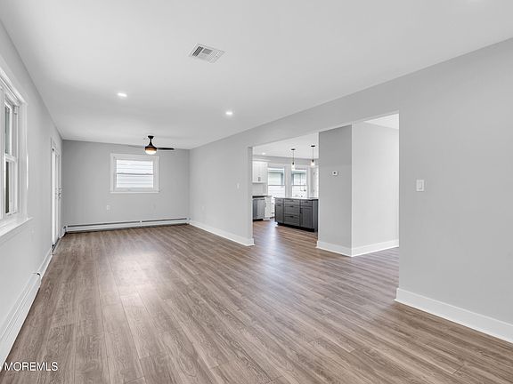 5th image of 249 Barbados Drive N
