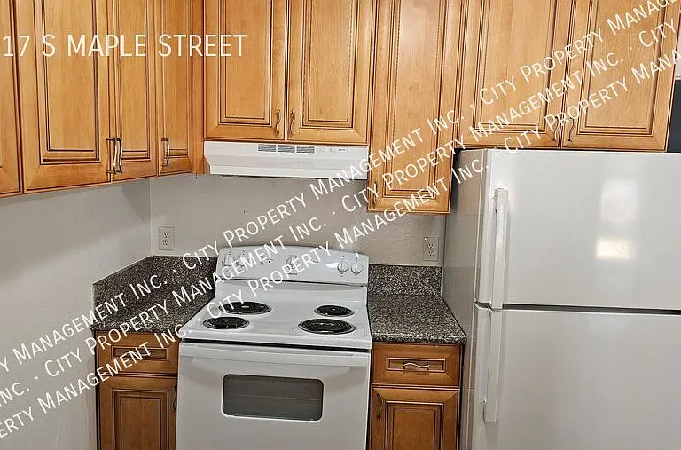 1317 S Maple St — Photo 5