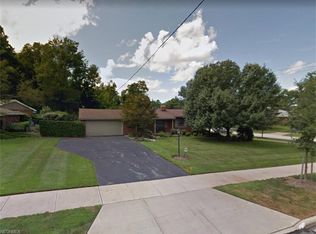 2400 Halcyon Rd, Beachwood, OH 44122