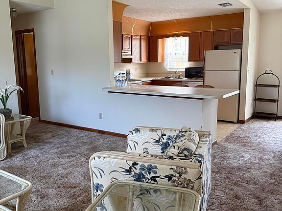 5th image of 529 SW Violet Avenue