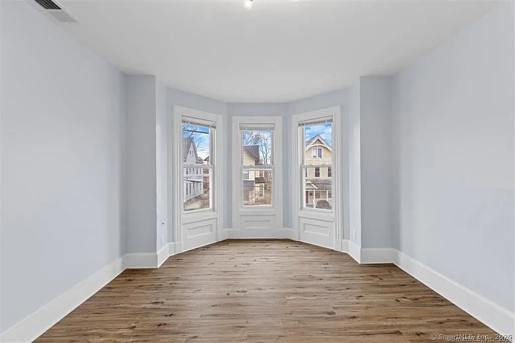 Building Photo - 55 Admiral St #2