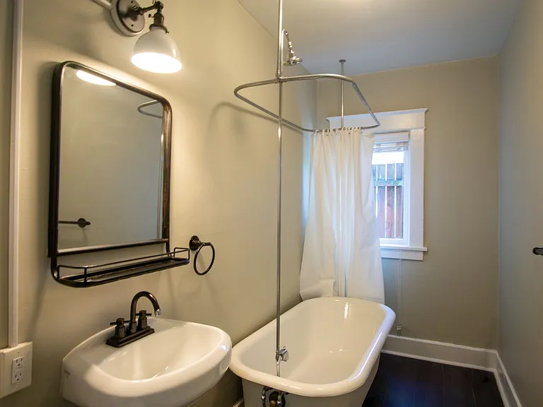 7437 N Saint Louis Ave #3 — Photo 9
