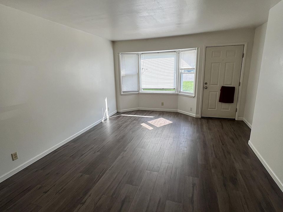 1st image of 2805 Skyway Ln #2805