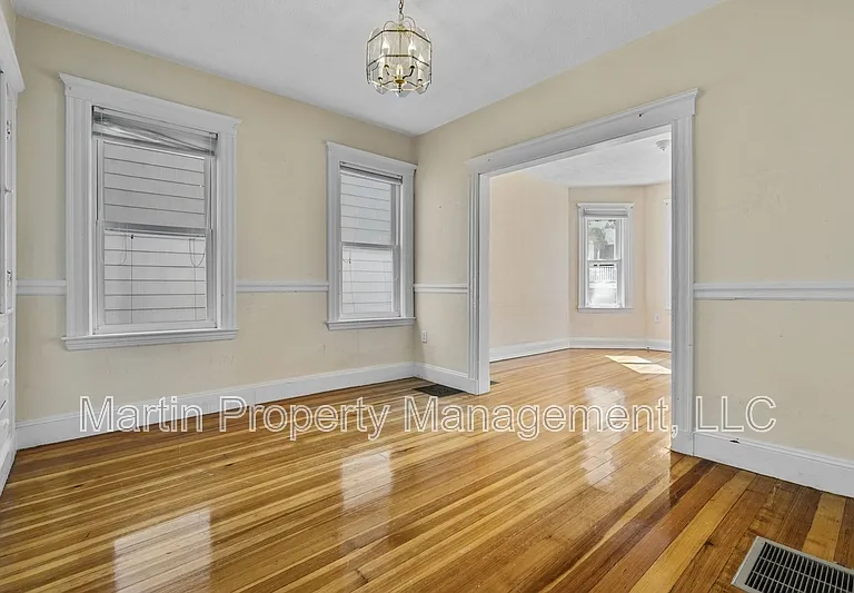 31 Harold St #A — Photo 10