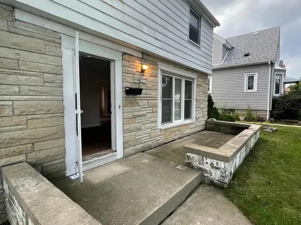 3777 S 17th St, Milwaukee, WI 53221