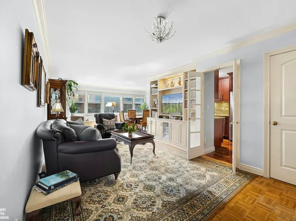 525 East 82nd Street 5C image 2 of 11