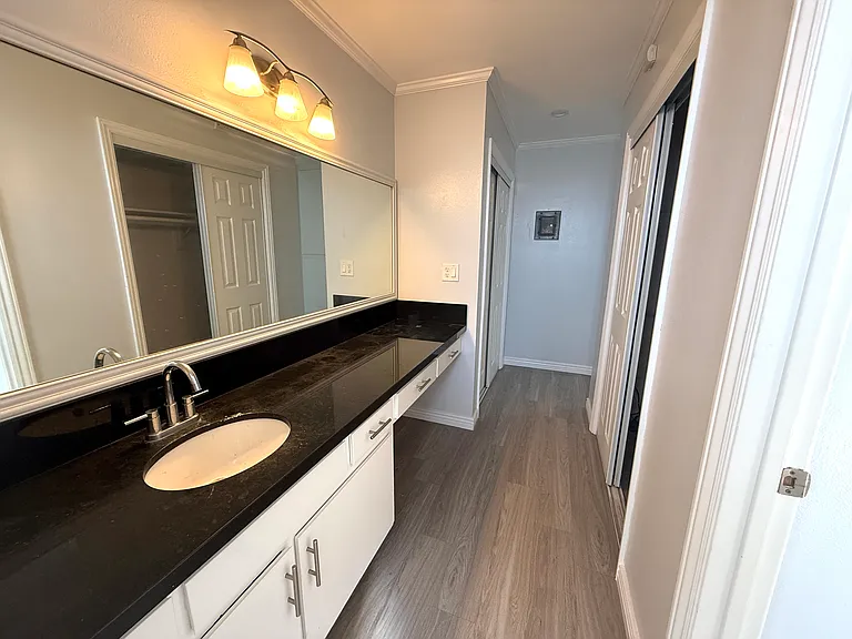 The Abbey Apartments — Photo 13