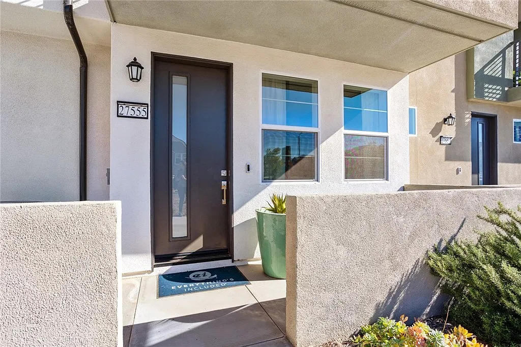 2 bed, 2.5 bath, 1549 sqft, $3,700 — Photo 1