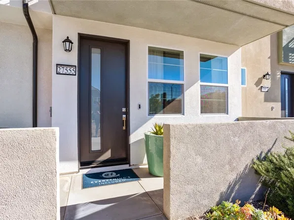 27555 Blackbird Ct, Valencia, CA 91355