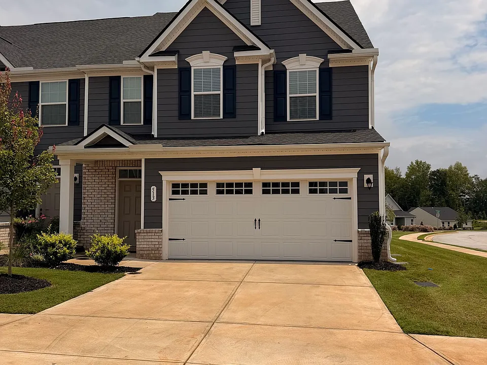 513 Ellwood Ln