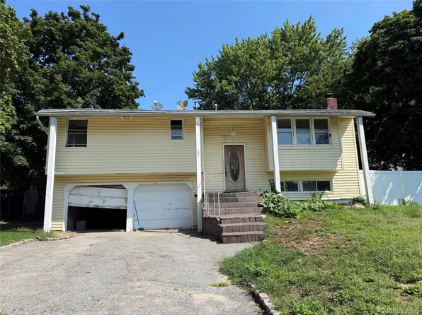 109 Berkeley Avenue, Selden, NY 11784