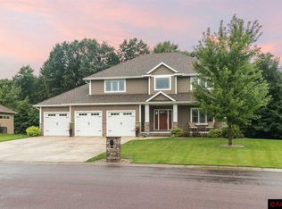 133 Hidden Oaks Cir, Mankato, MN 56001