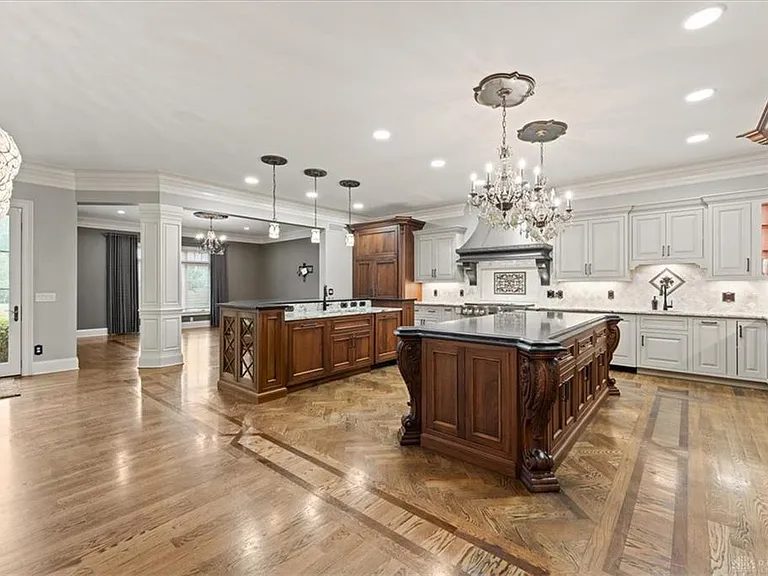9020 Whisperinghill Dr — Photo 43
