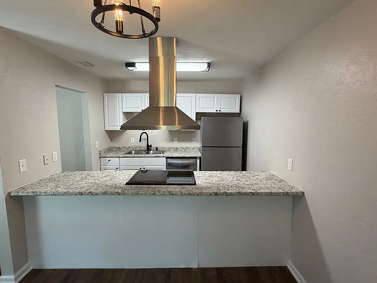 653 Holyoke Court — Photo 6