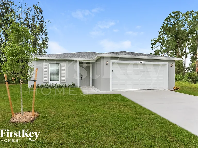 1062 SW Fenway Rd — Photo 1