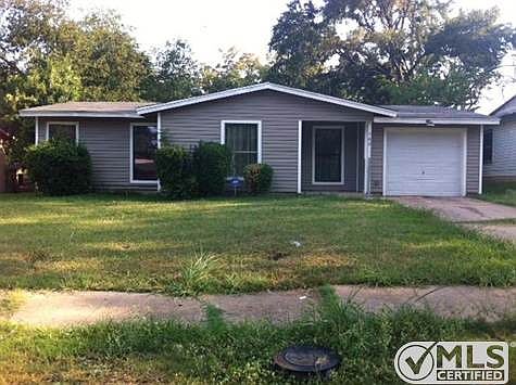 1st image of 760 Deerwood Dr