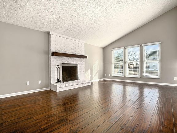 2nd image of 3719 Dinsmore Castle Dr
