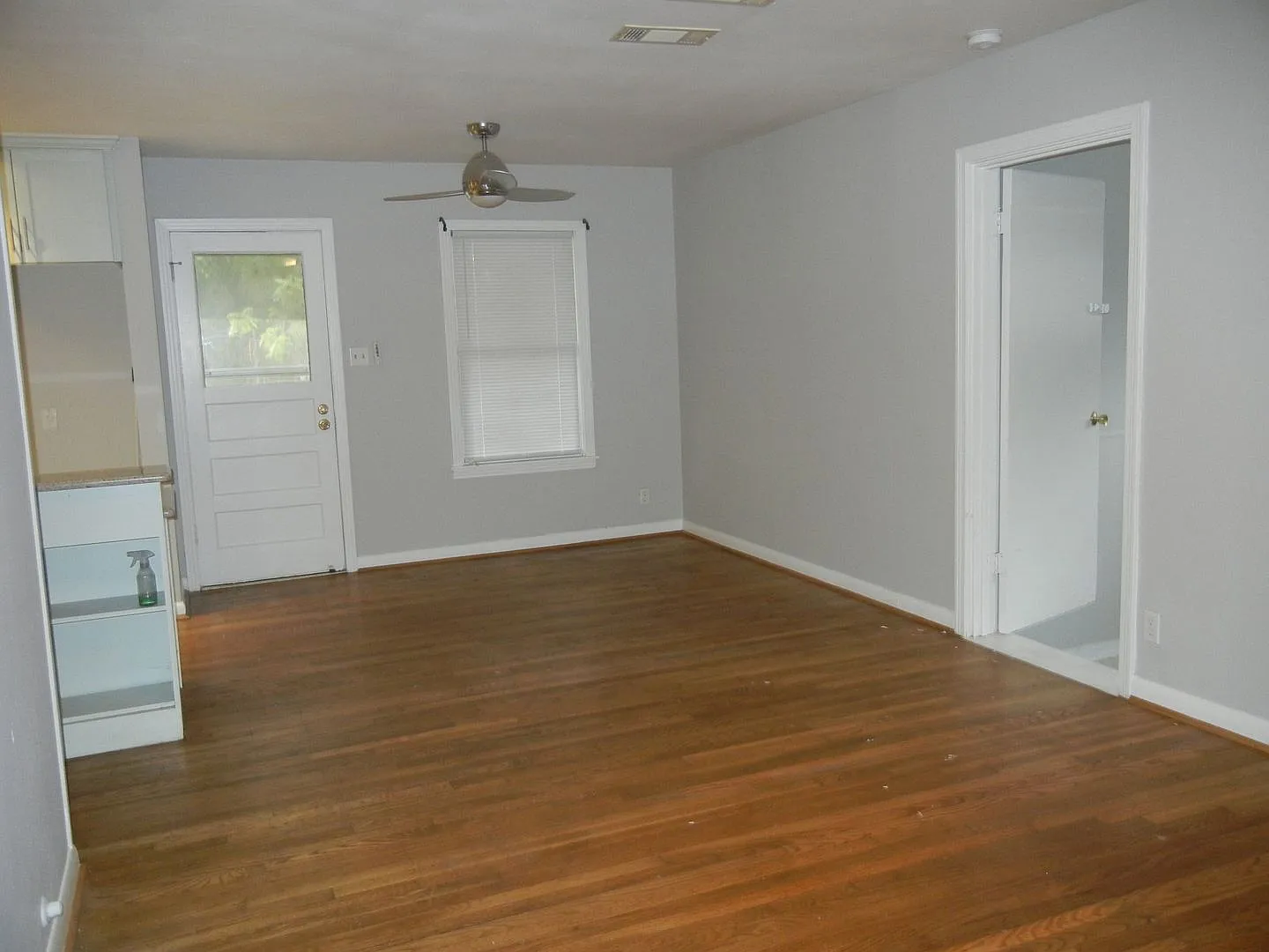 Fabulous location in Silverton Heights — Photo 4