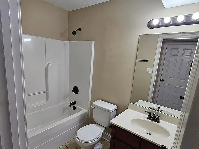 Downstairs bathroom (2)