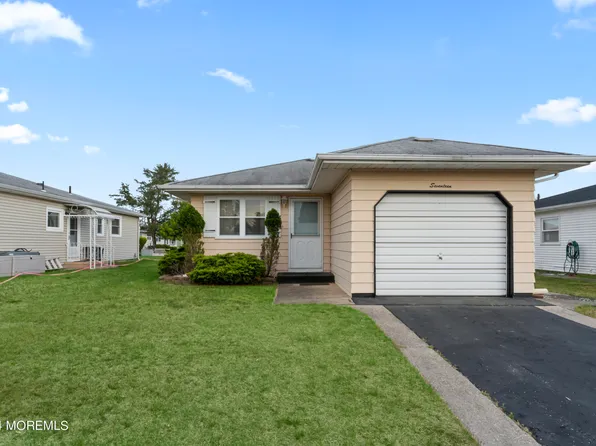 17 Maracaibo Place, Toms River, NJ 08757