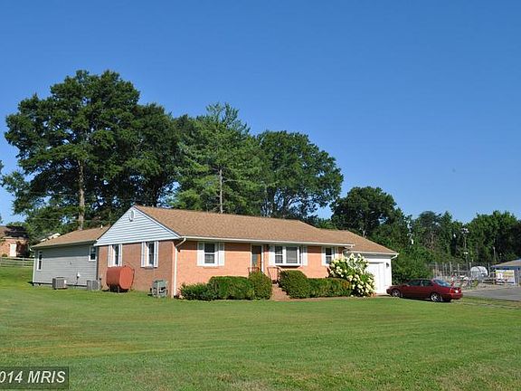 3rd image of 707 Jett St