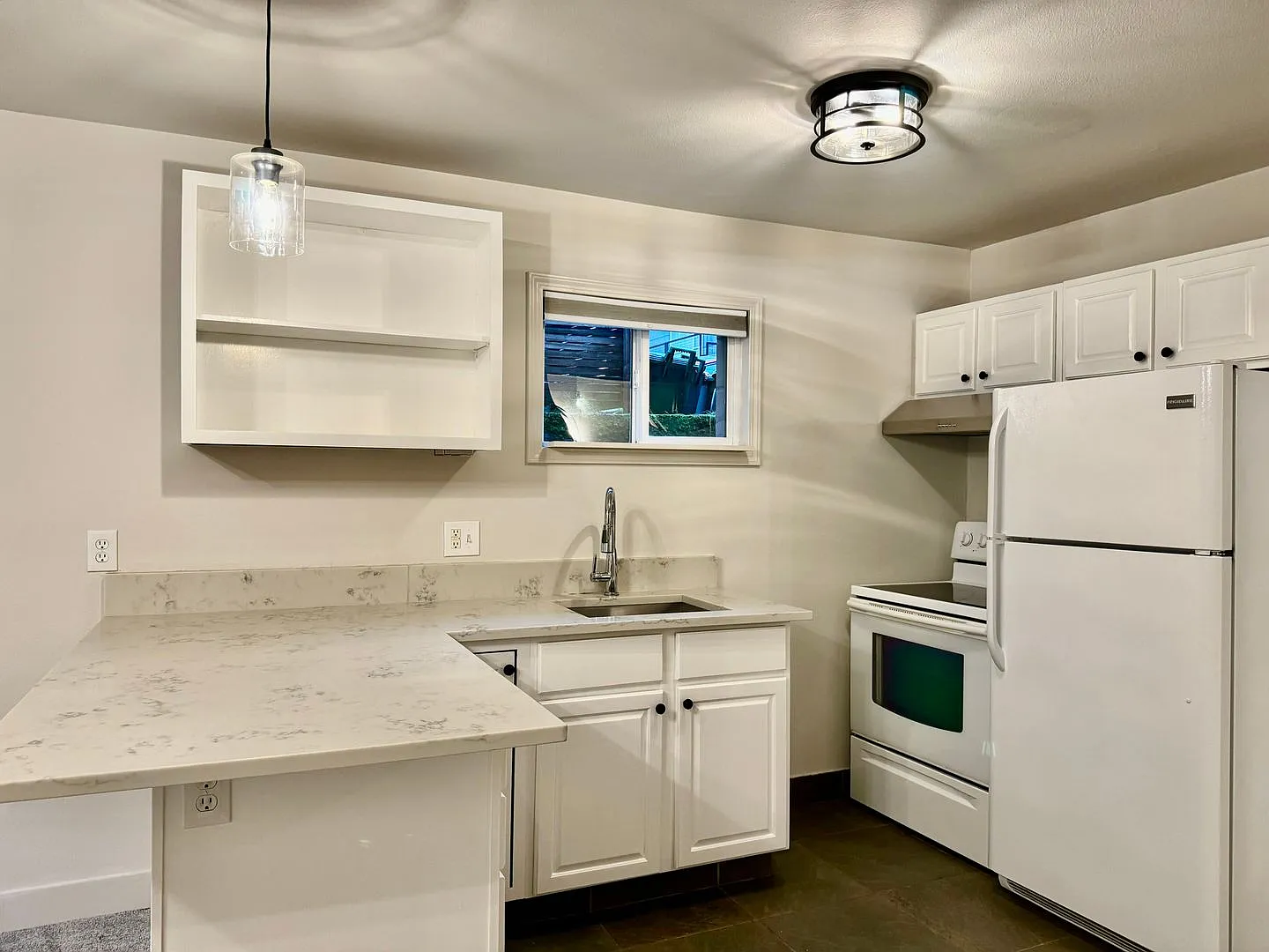 1 bed, 1 bath Condo - Walk score 92! — Photo 4
