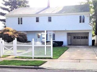 45 Gardenia Ln, Levittown, NY 11756