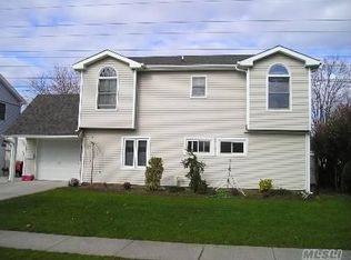 19 Mallard Rd, Levittown, NY 11756