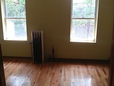 3rd image of 320 Halsey St APT 2