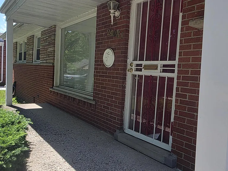 24051 Geneva St — Photo 5