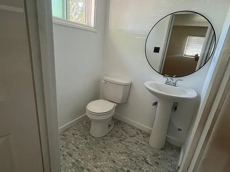 8409 Topanga Canyon Blvd — Photo 10