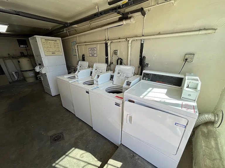 7044 Lanewood Ave — Photo 3