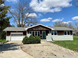 4636 E Glenwood Dr, Decatur, IL 62521