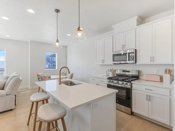 6825 S Clever Peak Ln W, West Jordan, UT 84081