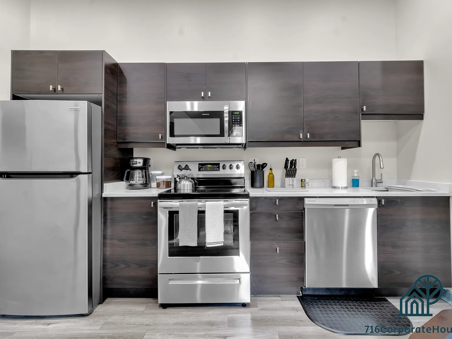 36 E Utica 3B — Photo 4