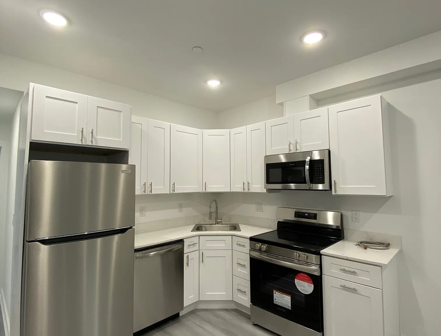 2 bed, 700 sqft, $1,600 — Photo 3