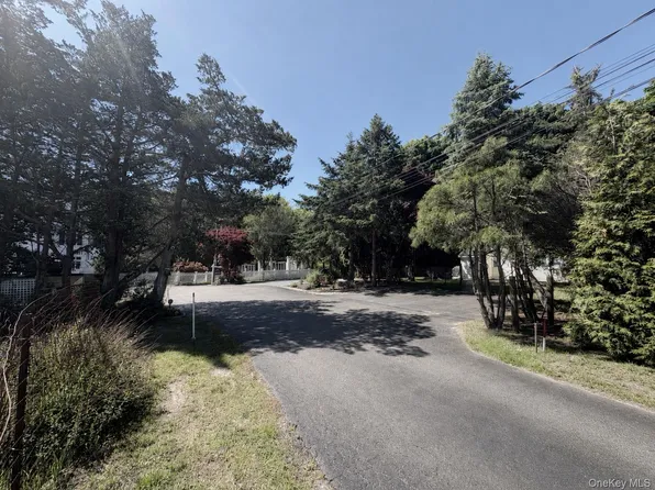 533, 531, 529 Montauk Highway, Westhampton Beach, NY 11978