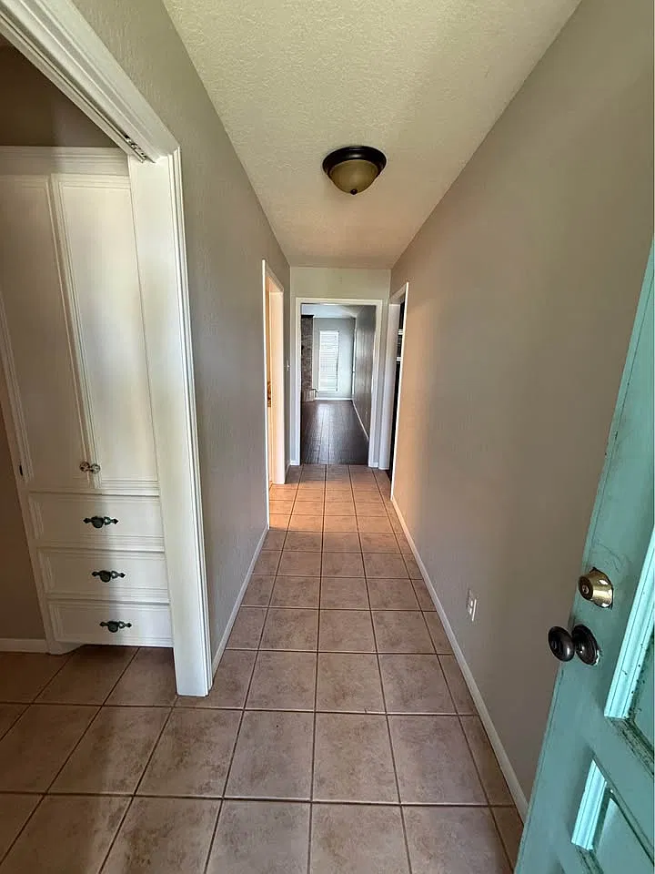 3 bed, 1388 sqft, $2,000 — Photo 2