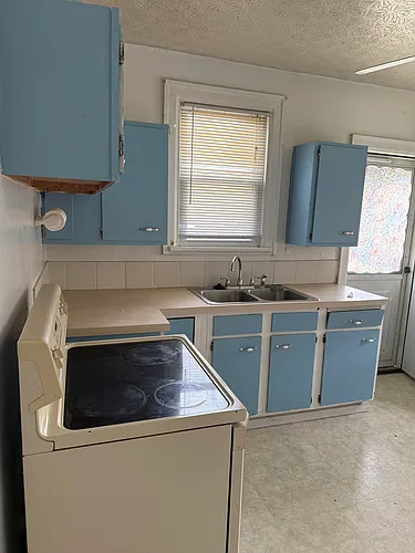 1092 Oxley Rd #1 Photo 1