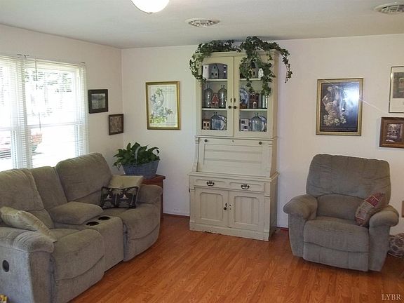 3rd image of 222 Plantation Dr
