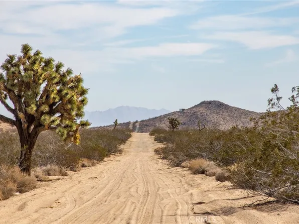 58300 Luna Vista Ln, Yucca Valley, CA 92284